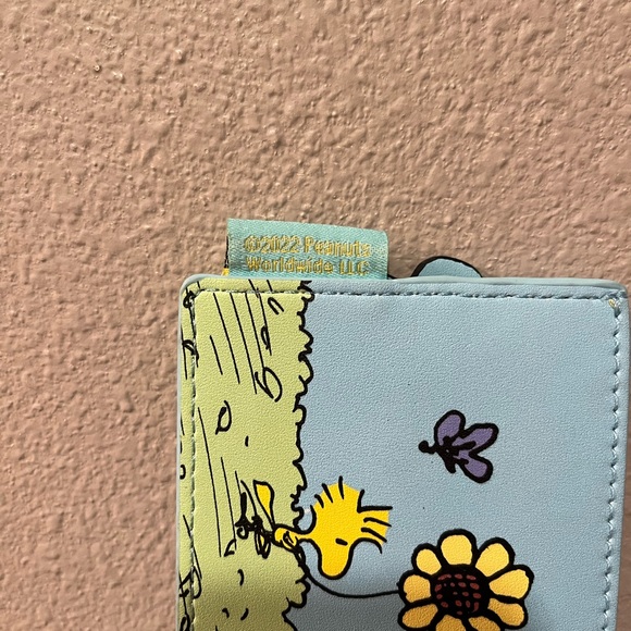 Loungefly Snoopy Card Holder - Picture 4 of 4